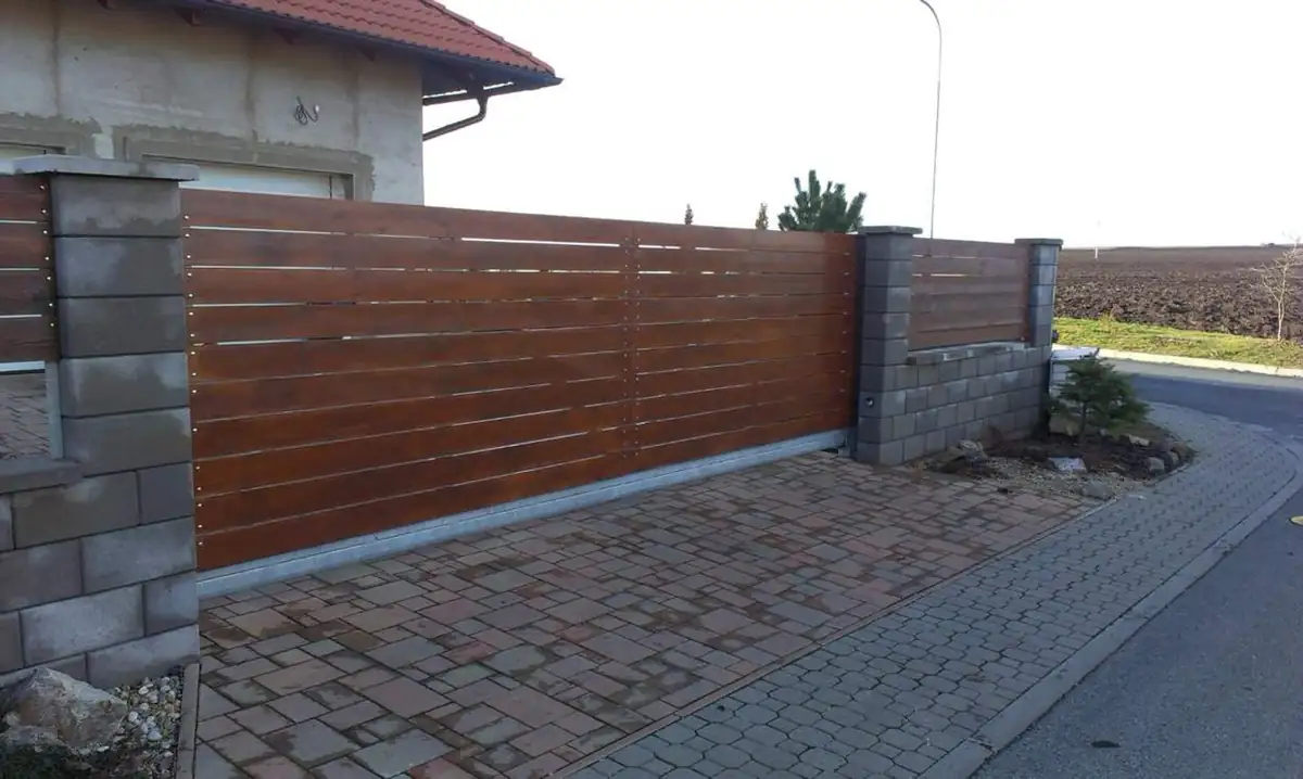 Posuvná vjezdová brána – realizace Martin Pfaur, fotografie 30