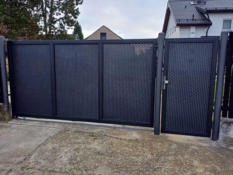 Posuvná vjezdová brána – realizace Martin Pfaur, fotografie 31