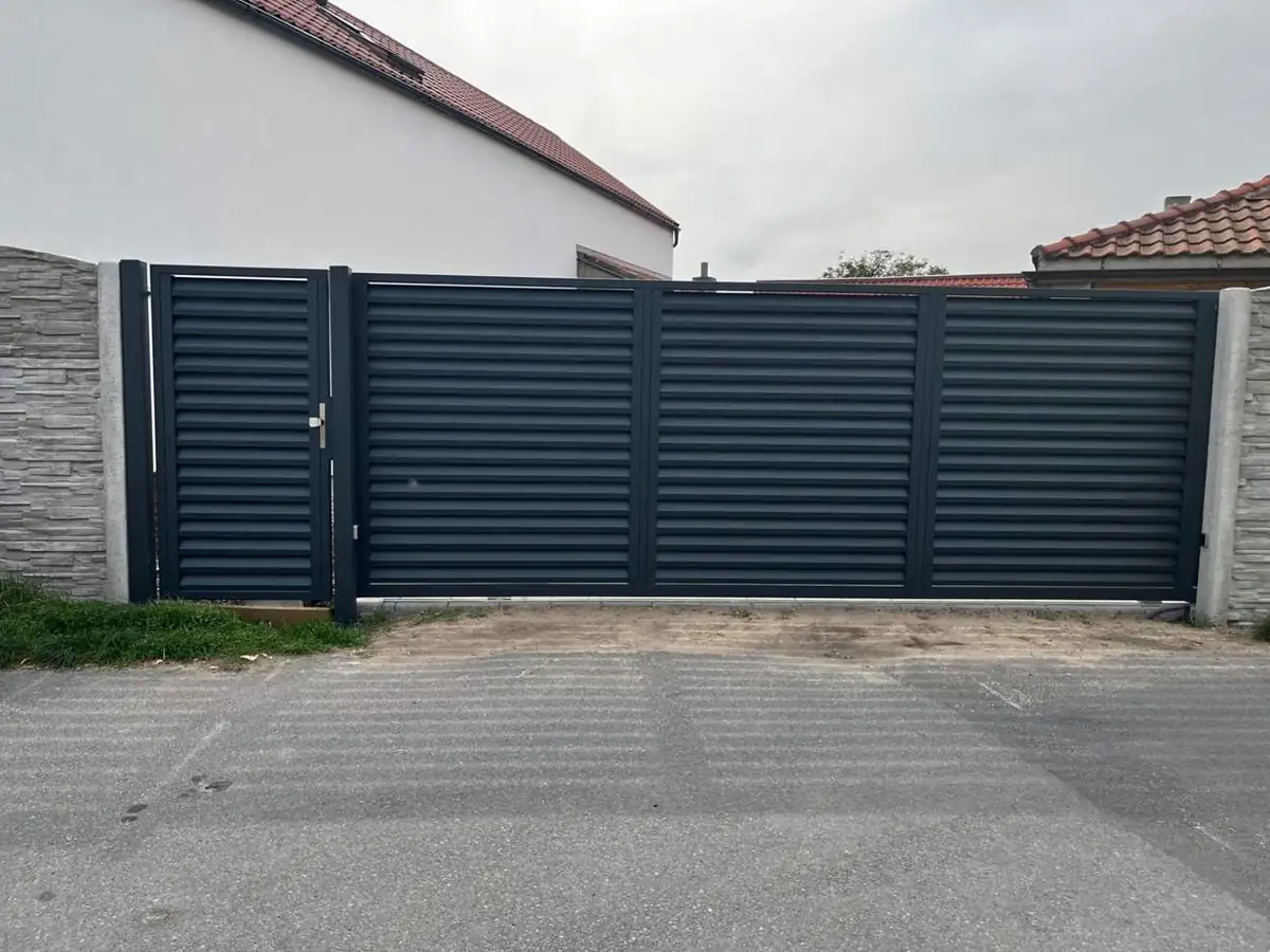 Posuvná vjezdová brána – realizace Martin Pfaur, fotografie 5