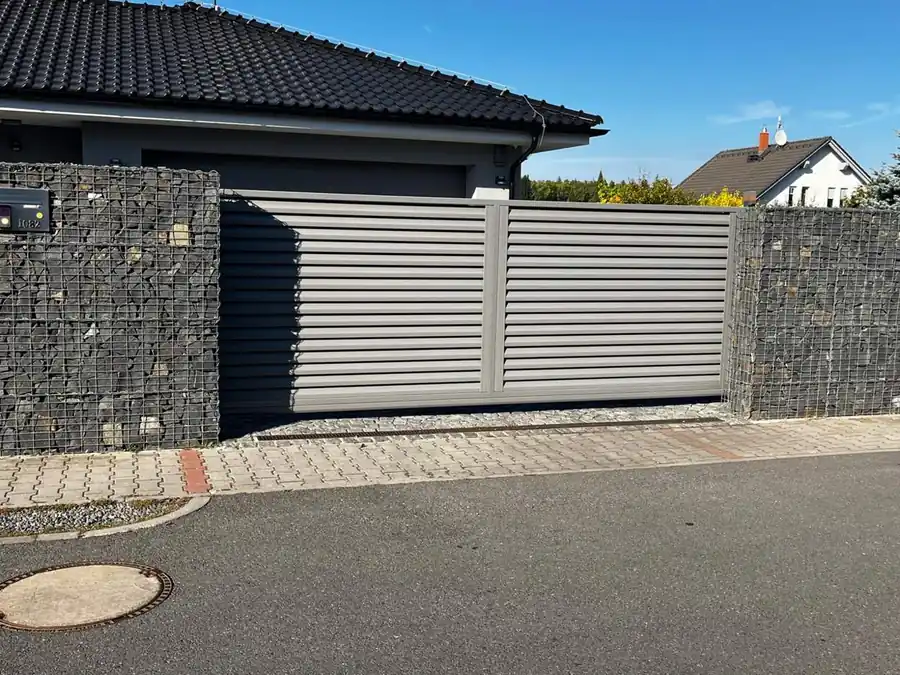 Posuvná vjezdová brána – realizace Martin Pfaur, fotografie 23